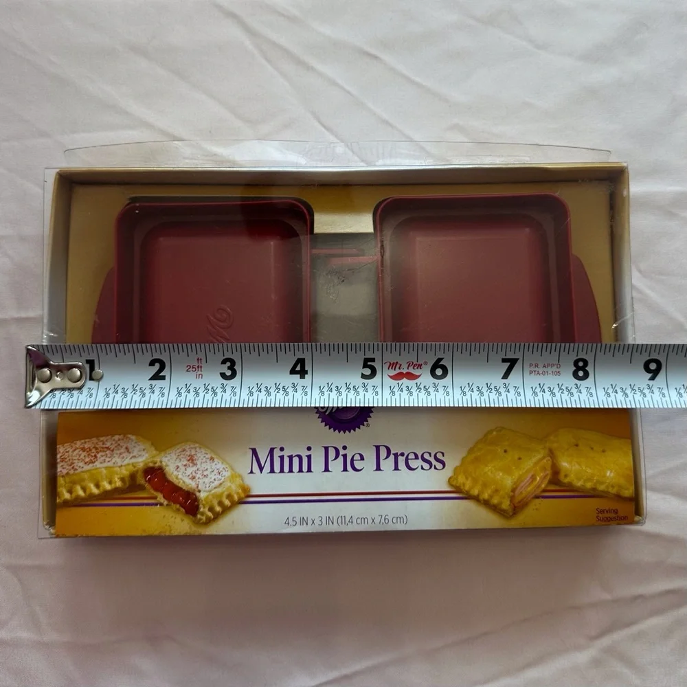 Set of 2 unopened Wilton red mini pie press‎